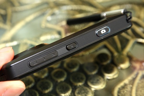 機側的「Play」鍵並非操控音樂播放，而是啟動相片瀏覽器。