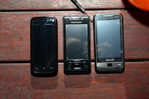 機身橫向面積來比較,可見 Nokia 5800 XpressMusic 反而是最細的一部,反而最薄的 i908 機身最闊,女士拿上手可能會感覺辛苦。 機身橫向面積來比較,可見 Nokia 5800 XpressMusic 反而是最細的一部,反而最薄的 i908 機身最闊,女士拿上手可能會感覺辛苦。