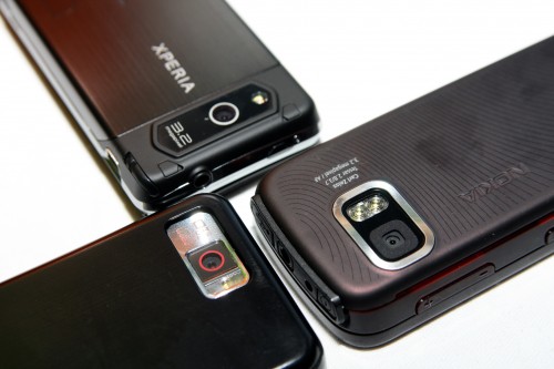 至於手機像素方面,i908 高達 500 萬,贏盡 X1 及 5800 XpressMusic 的 320 萬,但 5800 擁有蔡司名廠鏡,感覺質素又比 X1 高一點。 至於手機像素方面,i908 高達 500 萬,贏盡 X1 及 5800 XpressMusic 的 320 萬,但 5800 擁有蔡司名廠鏡,感覺質素又比 X1 高一點。