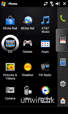 在主頁介面按最右下角按鍵，便可進入此 LG 自制的菜單，圖示更大，而且分門別類，用手指操控十分方便。
