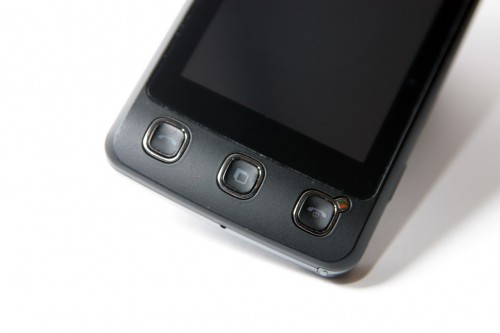 機面按鍵只有三個（左至右）：通話鍵、我的最愛鍵及掛線鍵，十分簡潔。