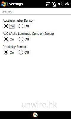 在設定中，用家可按個人喜好選擇開關水平儀（自動偵測機身擺向而調整屏幕顯示方向）、自動光度感應器（感應四周光度而調節屏幕光暗）及距離感應器。