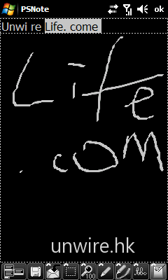 內建的《PSNote》軟件，不但支援手寫，更是認字軟件，會自動辨認用家畫下的字，然後數碼化，比 Windows Mobile 內建的記事還要好用！