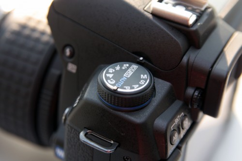 模式轉換盤,PASM 及各自動模式一應有齊,最特別的便是「ART/SCN」模式,如想使用 E-30 新加入的「Art Filter」藝術濾鏡功能,便需將轉盤扭至此位置。至於此功能詳情,後文會詳述。 模式轉換盤,PASM 及各自動模式一應有齊,最特別的便是「ART/SCN」模式,如想使用 E-30 新加入的「Art Filter」藝術濾鏡功能,便需將轉盤扭至此位置。至於此功能詳情,後文會詳述。