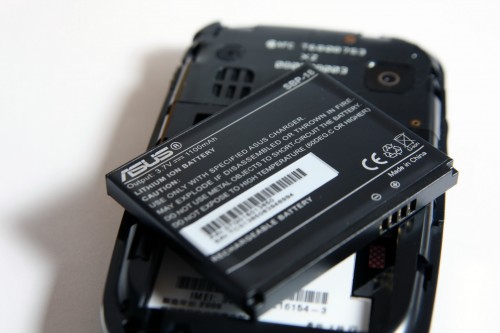 由於手機處理器規格較高,故耗電較一般 WM 機多,所以廠方已配備容量高達 1,100mAh 的電池。 由於手機處理器規格較高,故耗電較一般 WM 機多,所以廠方已配備容量高達 1,100mAh 的電池。