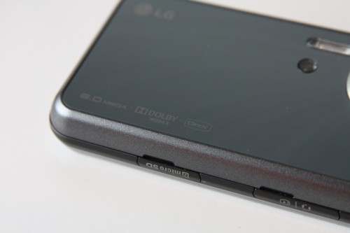 支援直接播放 DivX 格式影片，質素接近 DVD；而且支援 Dolby Mobile 技術，能有效加強模擬環繞聲效果。