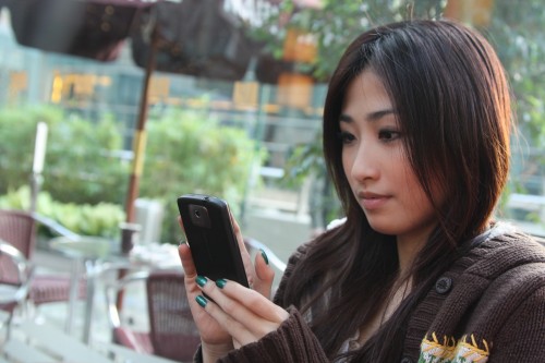 Leanne 操控 Touch HD 實況。