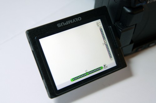 內建電子水平儀,令用家取景時更容易取得平衡點。 內建電子水平儀,令用家取景時更容易取得平衡點。