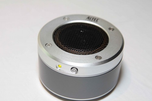 喇叭邊緣採用金屬設計,令內裡單元的保護性更強。 喇叭邊緣採用金屬設計,令內裡單元的保護性更強。