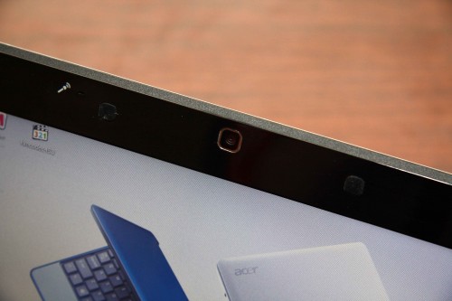 同樣配備了 webcam。