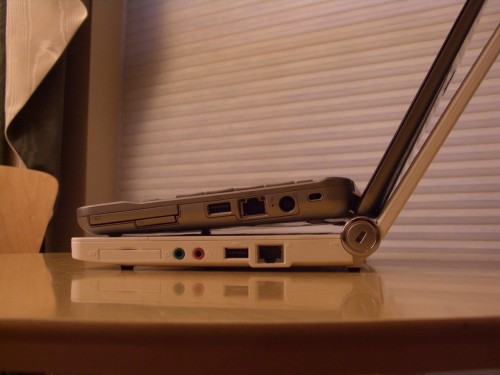 HP Mini 2140 可同時支援 34 及 54 兩種 ExpressCard,不像 Lenovo IdeaPad S10 般只支援 ExpressCard 34。 HP Mini 2140 可同時支援 34 及 54 兩種 ExpressCard,不像 Lenovo IdeaPad S10 般只支援 ExpressCard 34。