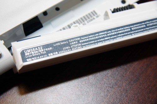 樣板機電池雖然只有 3-cell 2,900mAh，但香港 acer 已表示，推出時會隨機附送 6-cell 電池，大家無須擔心。