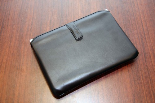 10 吋 Aspire One 與 8.9 吋一樣，亦有隨機附送皮革保護袋。