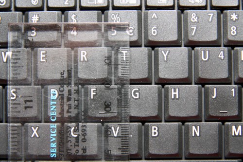 直向敲打面積長度：13mm；橫向鍵距：3mm