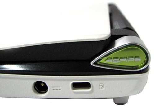 屏幕鉸位改為採用綠色水滴設計,並印有「Aspire」字樣,感覺有點兒「娘」。 屏幕鉸位改為採用綠色水滴設計,並印有「Aspire」字樣,感覺有點兒「娘」。