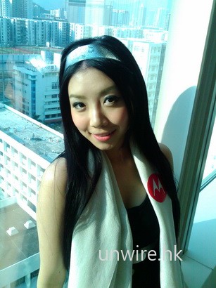 以 MOTOSURF A3100 拍攝模特兒實際效果。(未有使用補光燈,順光光源) 以 MOTOSURF A3100 拍攝模特兒實際效果。(未有使用補光燈,順光光源)