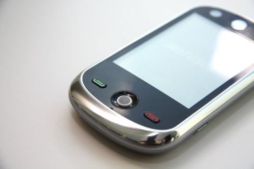 按鍵採用無縫設計,加上內嵌屏幕,感覺頗 unibody,極具型格。 按鍵採用無縫設計,加上內嵌屏幕,感覺頗 unibody,極具型格。