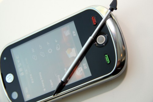 MOTOSURF A3100 支援手指觸控、觸控筆及軌跡球 3 種操控模式,能迎合不同喜好的用家需要。 MOTOSURF A3100 支援手指觸控、觸控筆及軌跡球 3 種操控模式,能迎合不同喜好的用家需要。