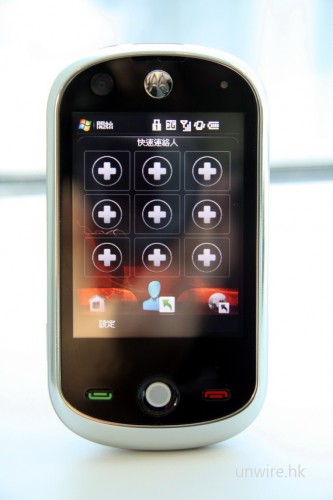 第二個桌面為快速連絡人,讓用家可加入常致電的連絡人,一按便可打電話,十分方便。 第二個桌面為快速連絡人,讓用家可加入常致電的連絡人,一按便可打電話,十分方便。