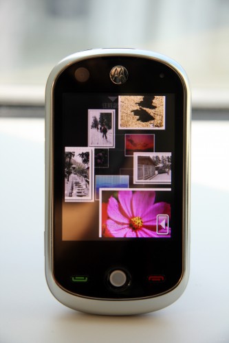 「3D Fun Album」音樂相片瀏覽軟件,令用家可像進入時光隧道般瀏覽相片,感覺不俗。不過只限 3 月 31 日前首 3 千名買家才可獲贈此軟件。 「3D Fun Album」音樂相片瀏覽軟件,令用家可像進入時光隧道般瀏覽相片,感覺不俗。不過只限 3 月 31 日前首 3 千名買家才可獲贈此軟件。