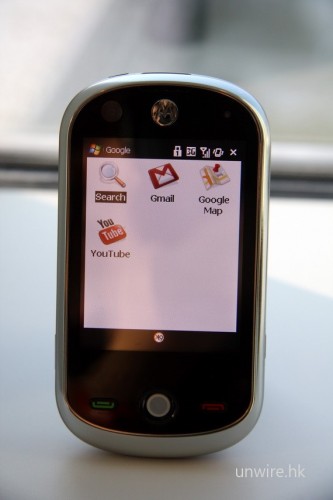 內建《Google 套件》,包括瀏覽引擎搜尋、《Gmail》電子郵箱、《Google Map》網上地圖及《YouTube》網上串流影片播放 4 大功能。 內建《Google 套件》,包括瀏覽引擎搜尋、《Gmail》電子郵箱、《Google Map》網上地圖及《YouTube》網上串流影片播放 4 大功能。