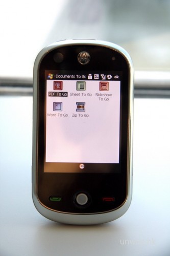 內建《Document To Go》套件,可讀取《Microsoft Office》檔案、PDF 檔案或 Zip 壓縮檔,行政人員必備。 內建《Document To Go》套件,可讀取《Microsoft Office》檔案、PDF 檔案或 Zip 壓縮檔,行政人員必備。