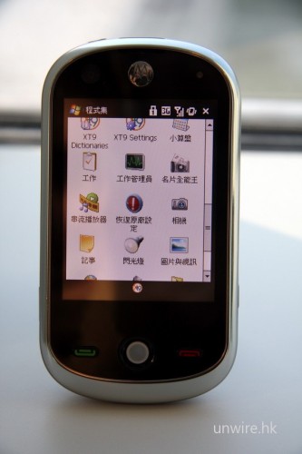 內建名片全能王,要將所得名片的連絡人資料輸入到手機中再不是難事。 內建名片全能王,要將所得名片的連絡人資料輸入到手機中再不是難事。