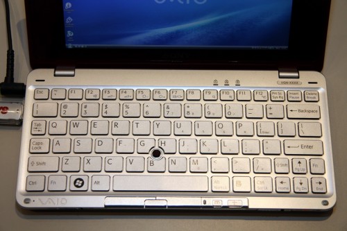來個小 P 鍵盤全覽圖吧，可見布局與一般 VAIO 手提電腦分別不大，VAIO 用家應很容易上手吧。
