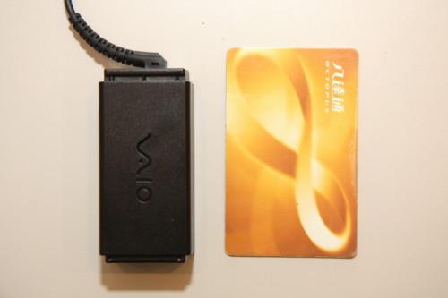 用大家熟悉的八達通一比,便能看出分別了。 用大家熟悉的八達通一比,便能看出分別了。