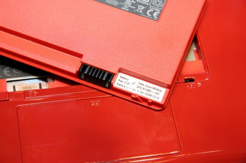 與 HP Mini 1000 一樣,同樣隨機附送 3-cell 鋰離子電池。 與 HP Mini 1000 一樣,同樣隨機附送 3-cell 鋰離子電池。