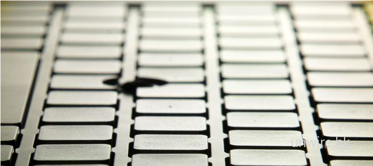 而從此圖可見,近似 Trackpoint 設計,用於操控滑鼠遊標的裝置,實為黑色設計。究竟是紅是黑,下星期便真相大白了。 而從此圖可見,近似 Trackpoint 設計,用於操控滑鼠遊標的裝置,實為黑色設計。究竟是紅是黑,下星期便真相大白了。