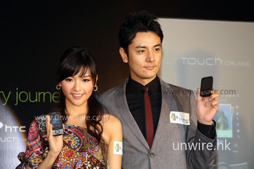 HTC 為隆重其事，邀得美女 Kama 及型男明星鈴木仁作模特兒。