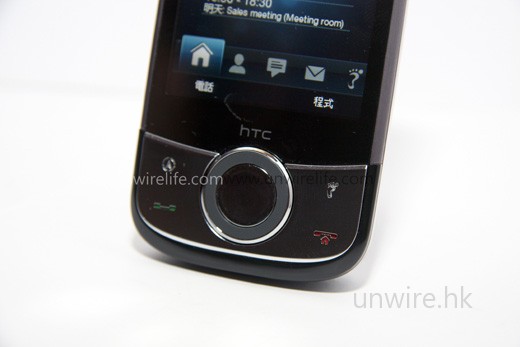 操控鍵右上角印有小腳板圖示的按鍵,的便是「Footprints」功能啟動鍵。 操控鍵右上角印有小腳板圖示的按鍵,的便是「Footprints」功能啟動鍵。