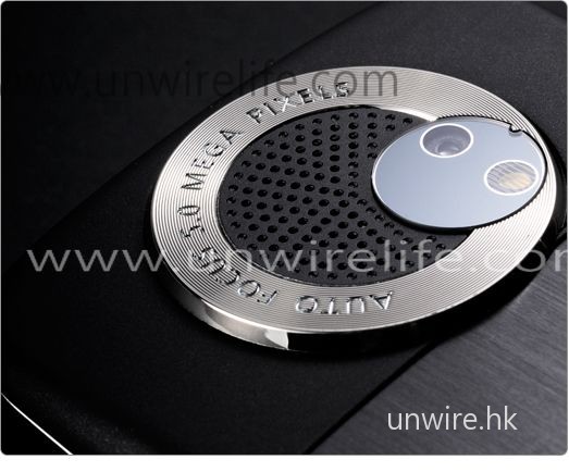 內建 500 萬像素鏡頭，可說與 HTC Touch HD 看齊。