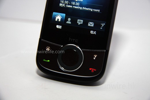 操控鍵在使用時會滲出白色背光,十分有型。 操控鍵在使用時會滲出白色背光,十分有型。