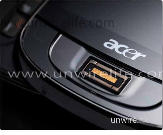 內建指紋辨識系統，可有效加密手機內機密檔案。