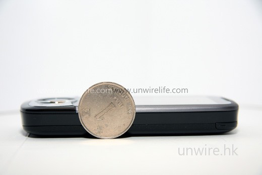 新一代 Touch Cruise 厚度約為一個一元硬幣的 2/3 直徑左右，比上代還要薄了 1mm。