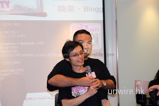 嘩!Jonathan 為何與 Club Eddy 那麼「親蜜」?莫非......(說笑而已,勿當真!)他便是本地 Tech Blog 重要成員之一:Eddy。 嘩!Jonathan 為何與 Club Eddy 那麼「親蜜」?莫非......(說笑而已,勿當真!)他便是本地 Tech Blog 重要成員之一:Eddy。