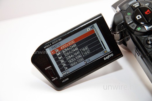 拍攝相片最高像素為 810 萬,但可「硬谷」上千萬,至 1,200 萬像素。 拍攝相片最高像素為 810 萬,但可「硬谷」上千萬,至 1,200 萬像素。