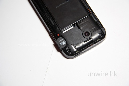 支援 microSD 記憶卡作擴充存儲。 支援 microSD 記憶卡作擴充存儲。