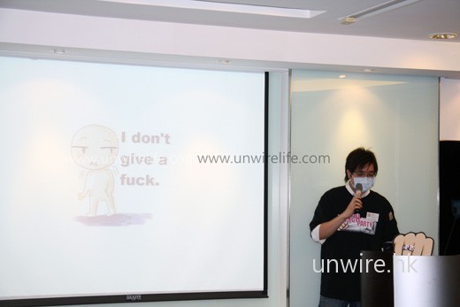 蕭 Sir 分享,自然離不開「教授」粗口英語,但最吸引人的,相信是那個漫畫公仔呢!不知是否他親手畫的呢? 蕭 Sir 分享,自然離不開「教授」粗口英語,但最吸引人的,相信是那個漫畫公仔呢!不知是否他親手畫的呢?