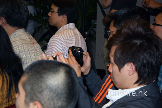 現場「高科技」處處可見,有觀眾便拿著 Sanyo 最新推出的 HD-2000 拍攝現場實況呢!全高清的呢,正呀! 現場「高科技」處處可見,有觀眾便拿著 Sanyo 最新推出的 HD-2000 拍攝現場實況呢!全高清的呢,正呀!