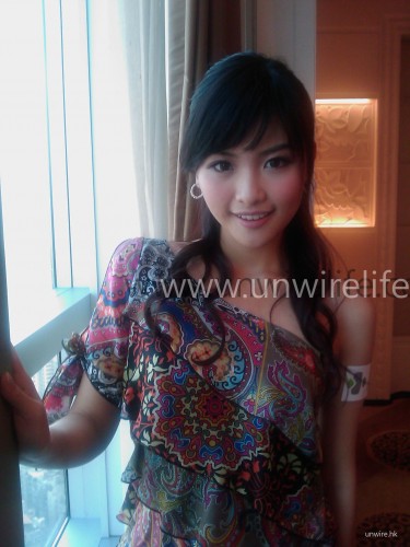 拍攝相片採用全自動模式,從試相可見,即使在光度充足的環境下,相片細緻度只屬一般。雖然模特兒皮膚及衣服色彩準確,但雜訊頗多,質素只屬一般。 拍攝相片採用全自動模式,從試相可見,即使在光度充足的環境下,相片細緻度只屬一般。雖然模特兒皮膚及衣服色彩準確,但雜訊頗多,質素只屬一般。