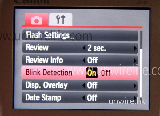 IXUS 100 IS 及 110 IS 也加入了眨眼偵測功能，只需在系統設計中，將「Blink Detection」選項設定為「On」便可啟動。