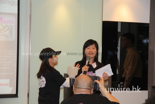 Marie 說到悲從中來,忍不住流淚。教育局,究竟你們在做什麼?!你們高官高高在上,知道下面老師的辛勞嗎?知道什麼才是教育學生嗎?好好檢討一下吧! Marie 說到悲從中來,忍不住流淚。教育局,究竟你們在做什麼?!你們高官高高在上,知道下面老師的辛勞嗎?知道什麼才是教育學生嗎?好好檢討一下吧!