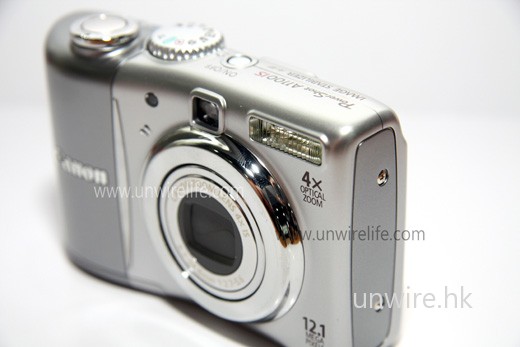 新機採用 4 倍光學變焦鏡頭，可說是現今數碼相機的基本配備。