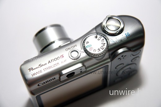 A1100 IS 加入 Easy Mode「自在拍」全簡易拍攝模式（轉盤上印有心心相機圖案的選項），可將相機完全變成「傻瓜機」，令拍攝工作變得更輕易。