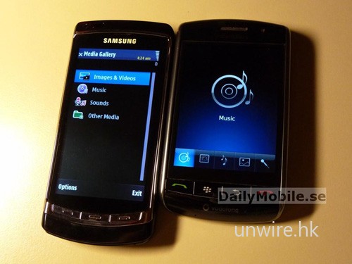 與 Blackberry Storm 相比,i8910 機身似乎纖幼一點,但機身卻較長,較適合手不太大的女士使用。厚度方面,兩者似乎差不多。 與 Blackberry Storm 相比,i8910 機身似乎纖幼一點,但機身卻較長,較適合手不太大的女士使用。厚度方面,兩者似乎差不多。